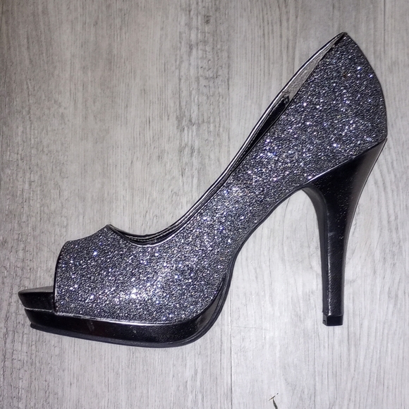 EUC Rampage 'Gracee' Heels - Picture 5 of 8